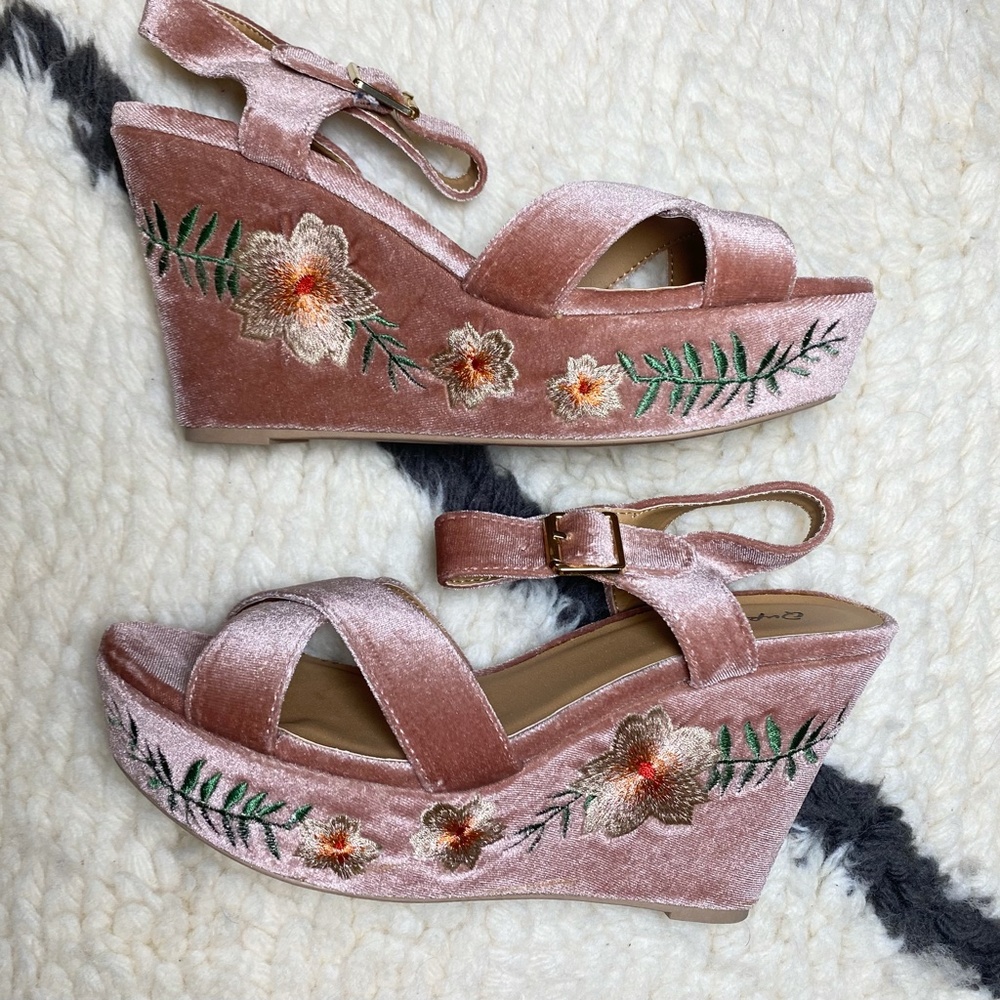 Women's Blush Velvet Floral Embroidered Wedge